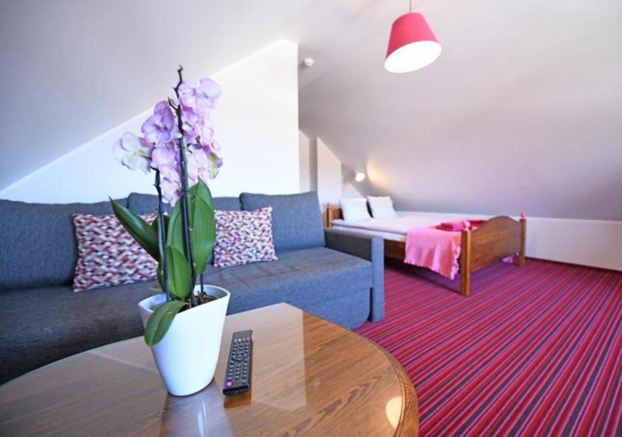 Gosciniec Malinowka Bed & Breakfast Krzeszna Bagian luar foto